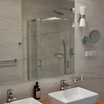 Le Lux 4*