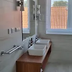 Le Lux Bed & Breakfast