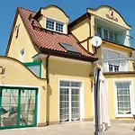 Frühstückspension Le Lux 4*