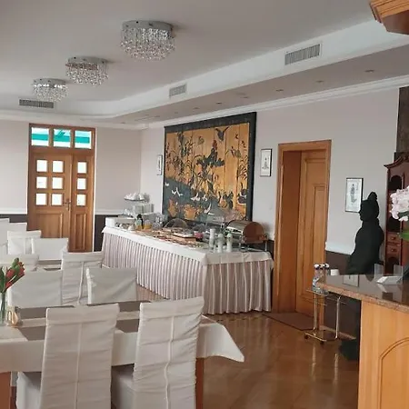 Le Lux Bed and Breakfast 4*