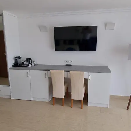 לינה וארוחת בוקר Le Lux