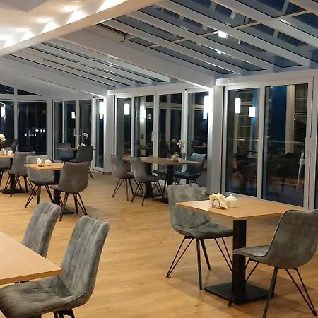 לינה וארוחת בוקר Le Lux Mikołajki