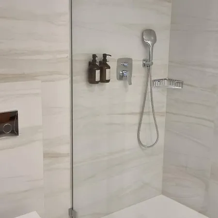 Le Lux 3*