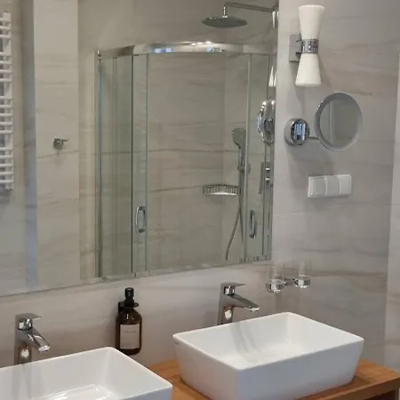 לינה וארוחת בוקר Le Lux