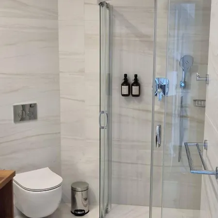 Le Lux Bed & Breakfast 4*