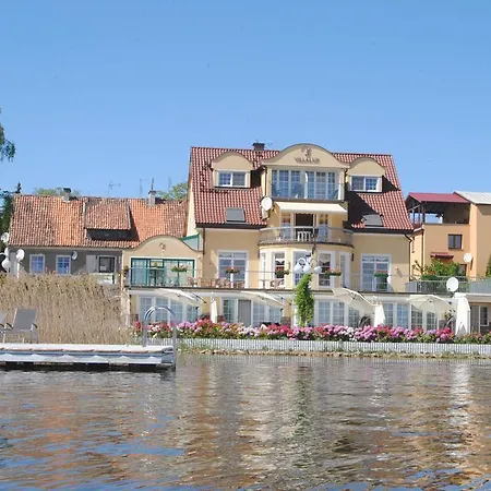 Le Lux Bed and Breakfast