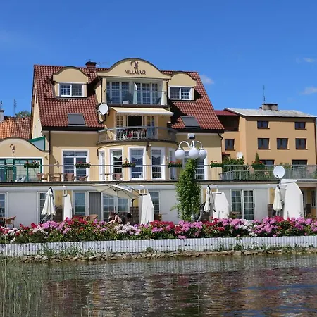 לינה וארוחת בוקר Le Lux 4*