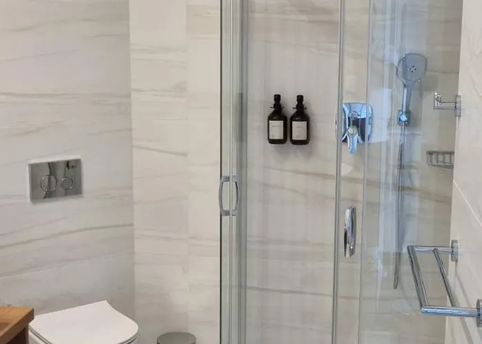 Le Lux Bed & Breakfast 4*